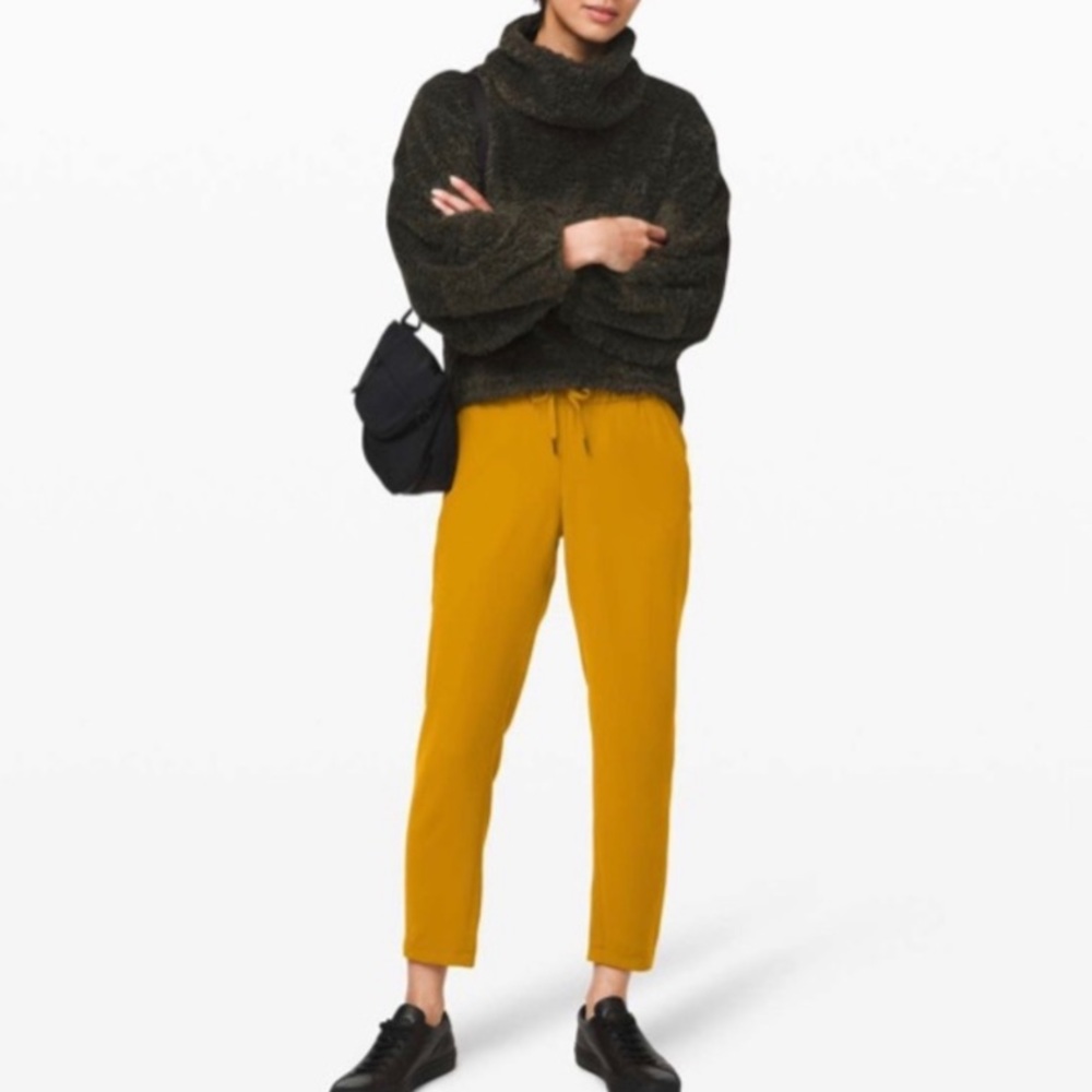 Lululemon | On the Fly Woven 27” Pant